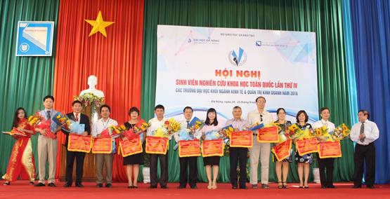 Không gắn kết giảng dạy và nghiên cứu khoa học:  Các cơ sở giáo dục sẽ khó thu hút sinh viên