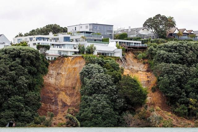 New Zealand chật vật vì bão lũ: Thiệt hại lớn, phải ban bố tình trạng khẩn cấp