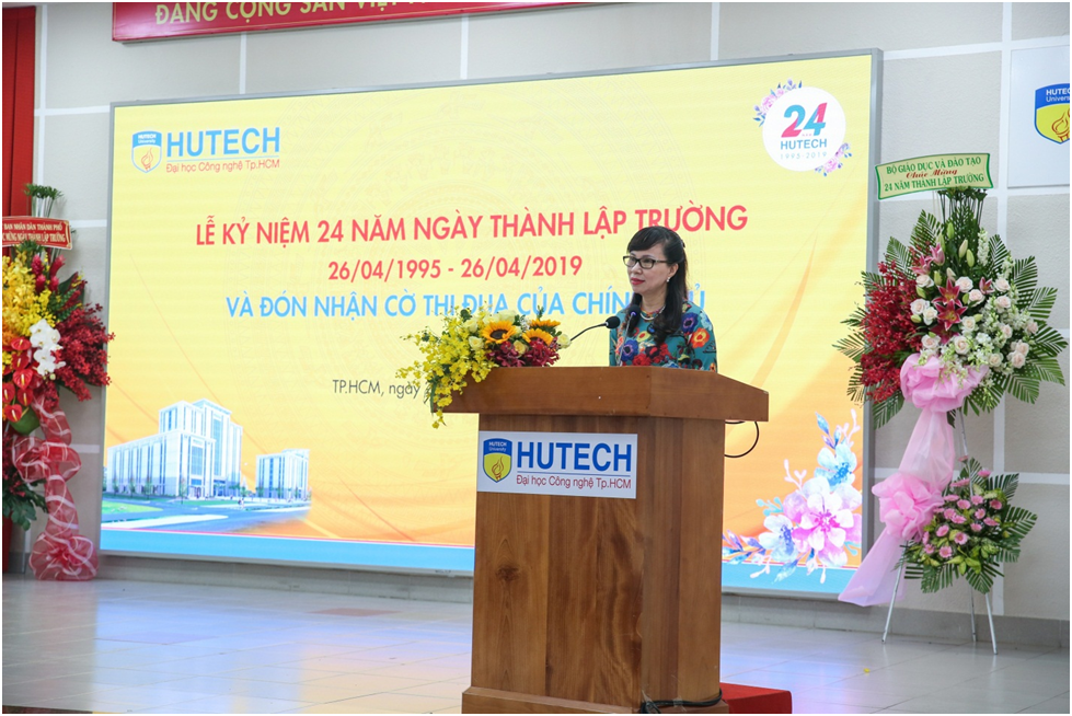 HUTECH trang trọng kỷ niệm 24 năm ngày thành lập và đón nhận Cờ thi đua của Chính phủ