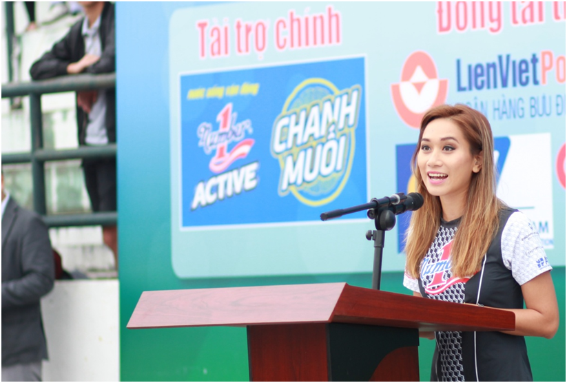 Thanh Vũ dự Khai mạc giải bóng đá HS Hà Nội tranh Cup Number 1 Active