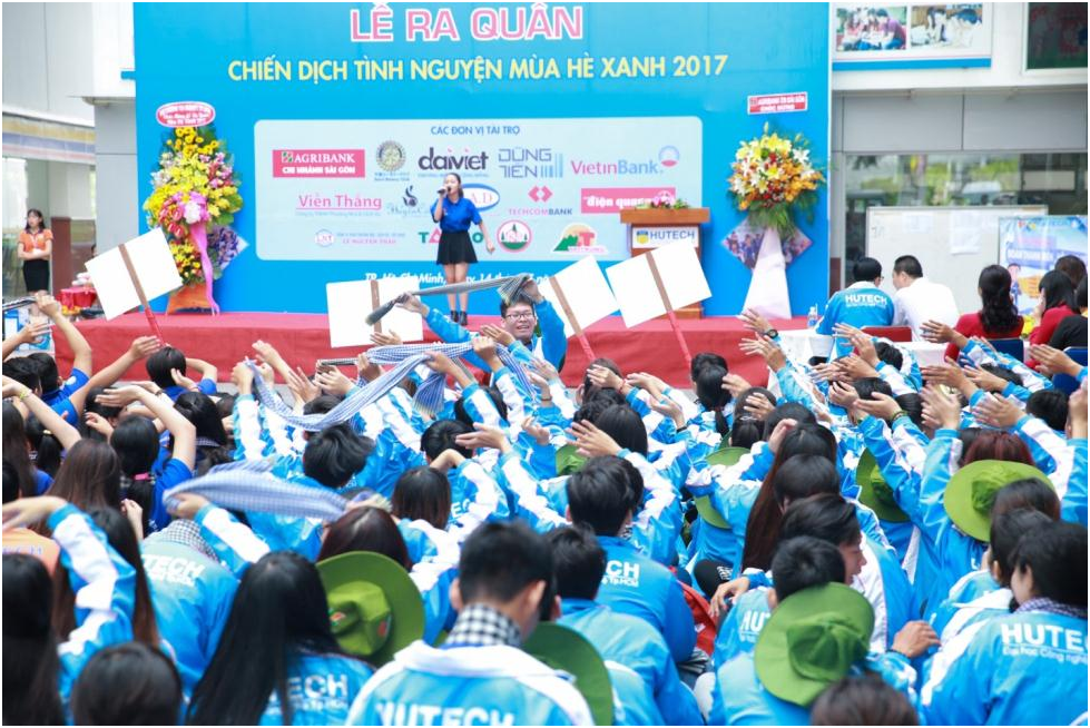 Tưng bừng ra quân chiến dịch Mùa hè xanh HUTECH 2017