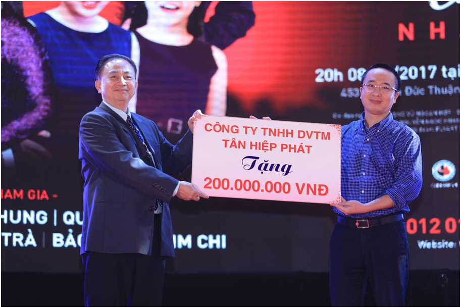 “Vòng tay nhân ái” kết nối các tấm lòng hảo tâm