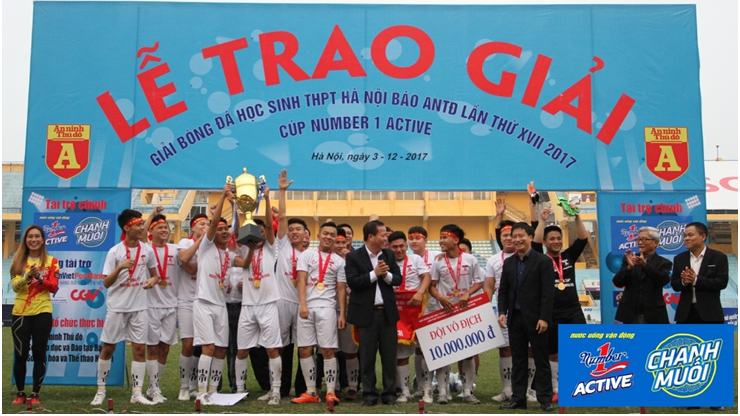 Trận chung kết nghẹt thở của Giải bóng đá học sinh Hà Nội tranh Cup Number 1 Active lần thứ 17