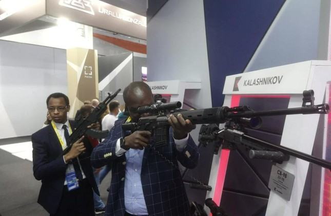 Nga tạo khoảng trống để Trung Quốc bán vũ khí cho châu Phi ảnh 1