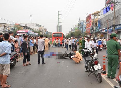 Ngã xuống đường, nữ sinh viên bị xe khách cán chết