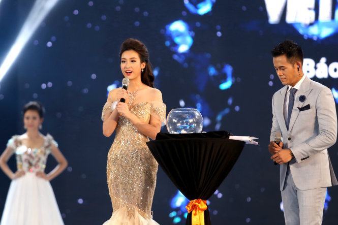 Ngắm Đỗ Mỹ Linh&nbsp;thi áo dài, áo tắm, dạ hội, ứng xử 