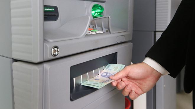 Thẻ tín dụng bị lợi dụng để cho vay và rút tiền trái phép /// Ảnh Ngọc Thắng 