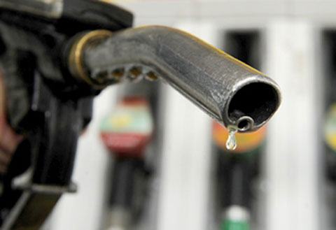 Giá dầu thô tăng cao giúp ngân sách tăng thu đáng kể. Ảnh: AFP.