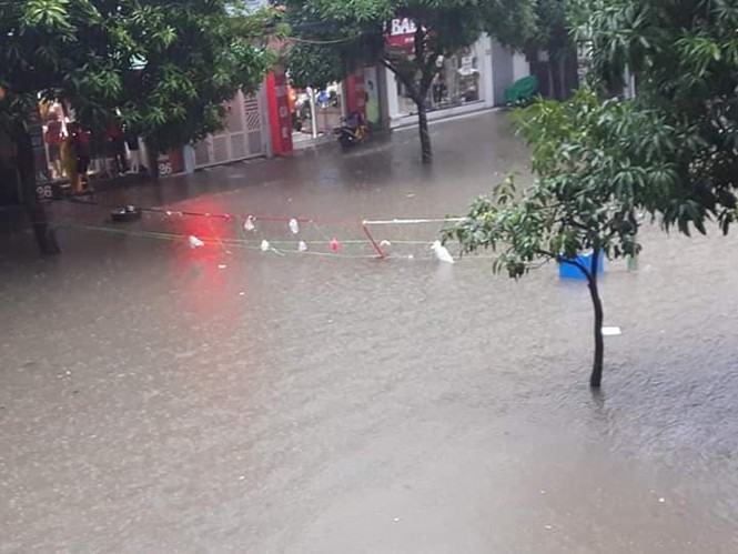 Ngập lụt diện rộng, hàng loạt trường ở Nghệ An thông báo học sinh nghỉ học - ảnh 2