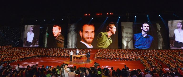 Ngày 22/3, Nick Vujicic quay trở lại Việt Nam