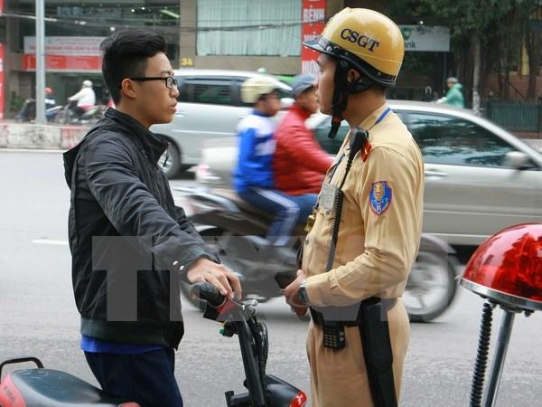 Ngày đầu ra quân, phạt 1.210 trường hợp không đội mũ bảo hiểm cho trẻ