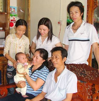 Ngày Gia đình Việt Nam 28/6: “Nhặt” được con trong quán cơm bình dân