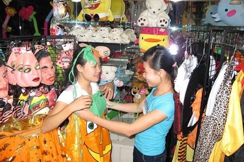 Ngày Halloween: Coi chừng bộ vía, mặt nạ ma quái dính chất gây ung thư