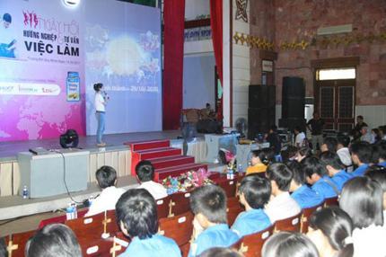 “Ngày hội hướng nghiệp và tư vấn việc làm” cho SV tại 4 tỉnh thành