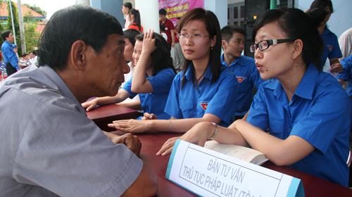 Ngày hội tư vấn thủ tục hành chính ở Hóc Môn