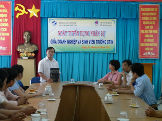 Ngày hội việc làm của sinh viên trường CTIM