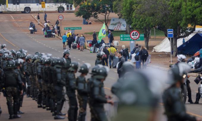 Ngay sau bạo loạn, cựu tổng thống Brazil nhập viện ở Mỹ - Ảnh 2.