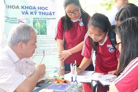 Ngày hội “Cùng bạn quyết định tương lai” 2021: Điểm nhấn của chương trình tư vấn hướng nghiệp tuyển sinh hằng năm