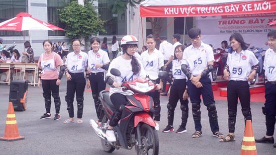 Trang bị kiến thức an toàn giao thông cho sinh viên, đoàn viên