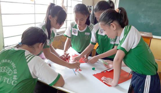 HS thích thú với Ngày hội tiếng Anh