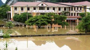 Nghệ An: Hàng chục ngàn học sinh phải nghỉ học