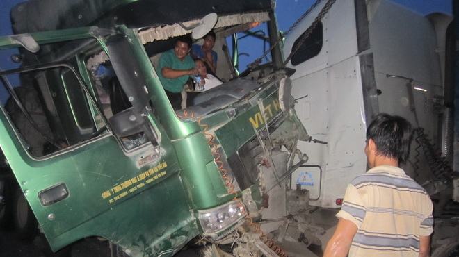 Nghệ An: kẹt xe 15 km vì tai nạn giao thông