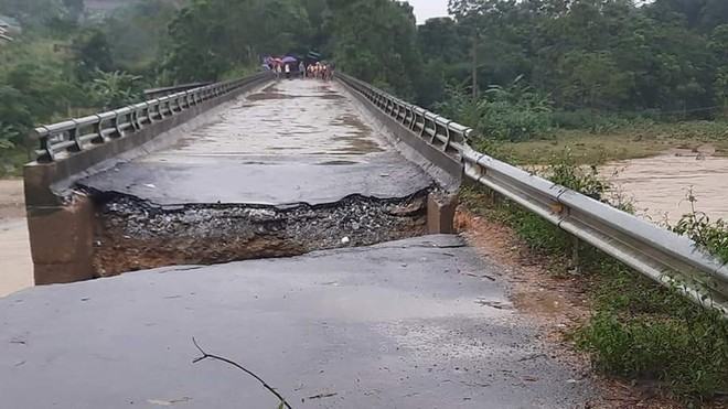 Nghệ An: Mưa như trút nước, nhiều huyện ngập sâu trong lũ - ảnh 4