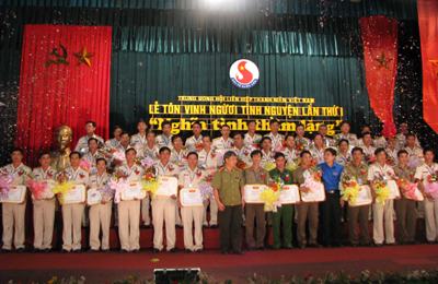 Nghệ An: Tôn vinh 44 gương mặt miệt mài quy tập mộ liệt sỹ