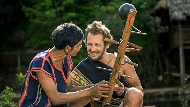 Nghệ nhân Jarai dạy chế tác nhạc cụ dân tộc