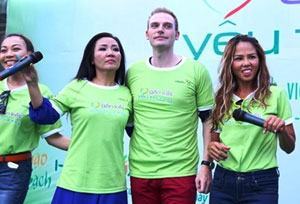 Nghệ sĩ “ngoại” đón Tết Tây