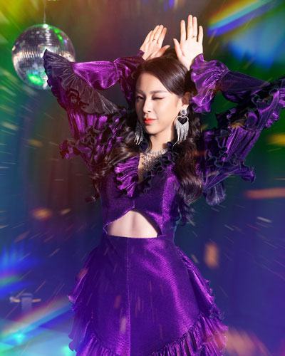 Nghệ sĩ Việt: Vàng thau lẫn lộn