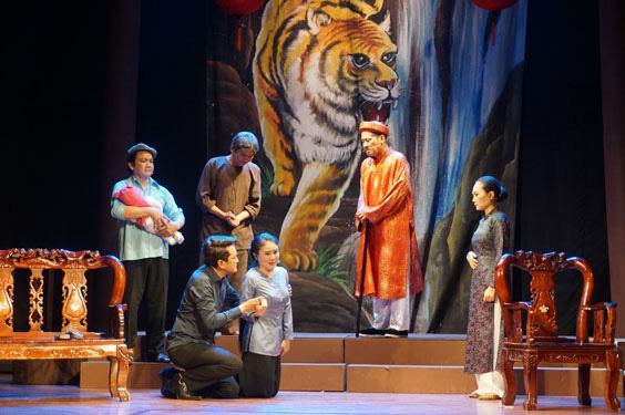 Nghèo nàn không gian mỹ thuật sân khấu