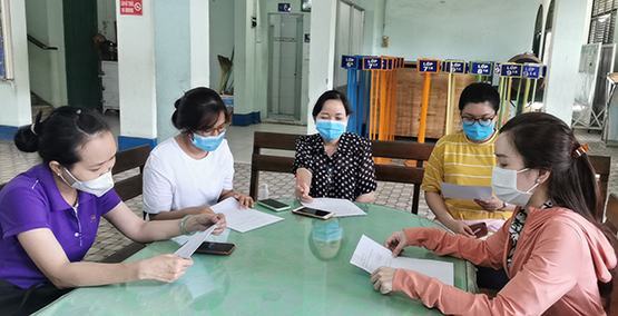 TP.HCM: Hàng ngàn học sinh nghỉ học chống dịch chuyển sang học trực tuyến