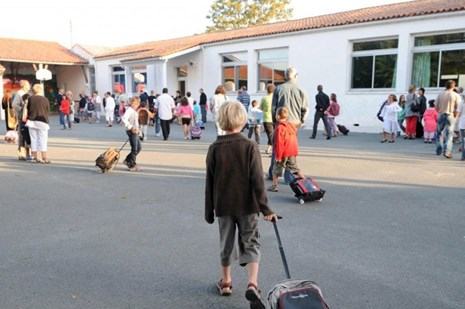 Ngỡ ngàng ngày trẻ em Việt tựu trường khắp thế giới