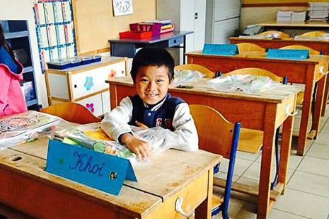 Ngỡ ngàng ngày trẻ em Việt tựu trường khắp thế giới - ảnh 3