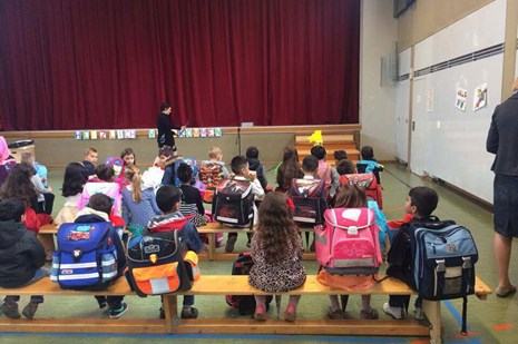 Ngỡ ngàng ngày trẻ em Việt tựu trường khắp thế giới - ảnh 4