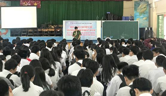 Giúp học sinh tránh xa tệ nạn xã hội