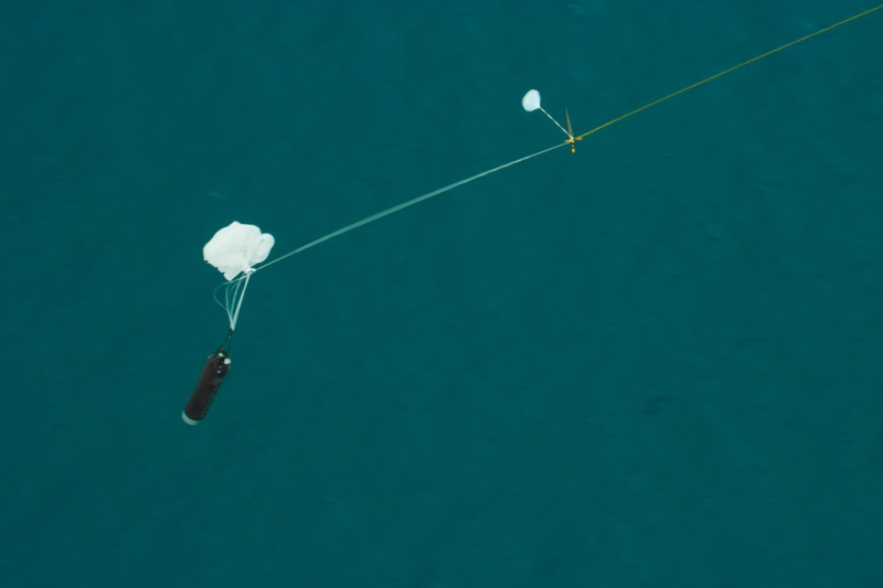 Ngoạn mục cảnh tượng trực thăng ‘tóm’ lấy tên lửa đẩy trên không - ảnh 1