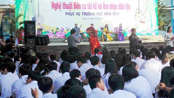 Trường THPT Ngô Gia Tự: Giới thiệu âm nhạc mang âm hưởng dân ca