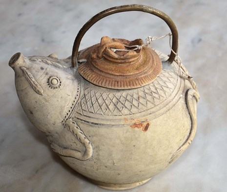 Ngôi nhà kỳ lạ chất đầy hàng ngàn đồ xưa ở... miền Tây - ảnh 11