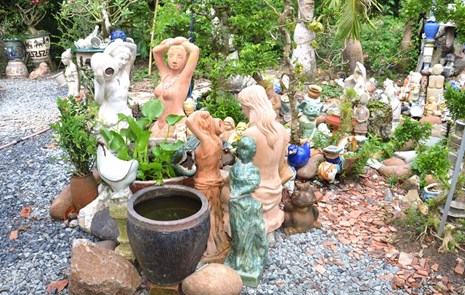 Ngôi nhà kỳ lạ chất đầy hàng ngàn đồ xưa ở... miền Tây - ảnh 4