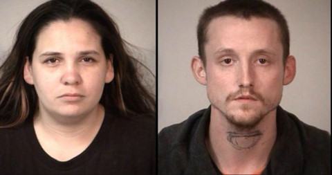 Ngồi xe máy để trẻ nhỏ ngồi giữa, cha mẹ Mỹ bị bắt - ảnh 1