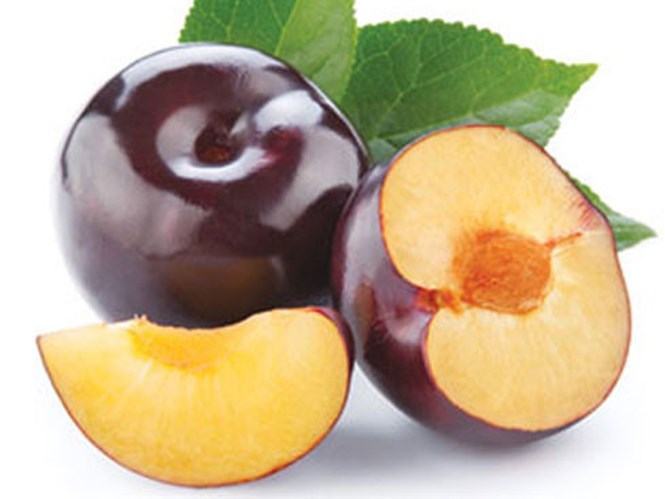 Nước ép từ trái mận tốt cho sức khỏe - Ảnh: Shutterstock