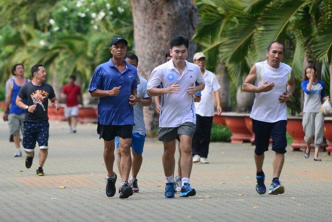 Đi bộ tốt cho sức khỏe - Ảnh minh họa: Quang Định