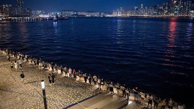 Nguoi bieu tinh Hong Kong noi vong tay lon dai 45km