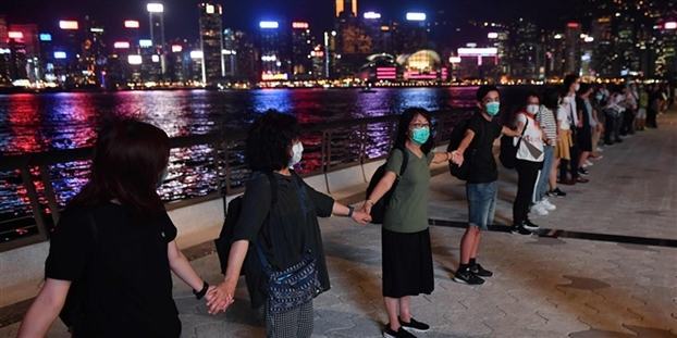 Nguoi bieu tinh Hong Kong noi vong tay lon dai 45km