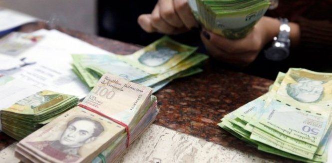 Người dân Venezuela chỉ được rút tiền tối đa 5 USD/ngày