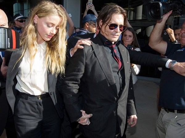 Người đẹp Amber Heard đệ đơn ly dị Johnny Depp sau 15 tháng