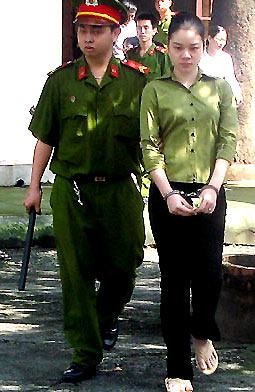 Người đẹp mang tội hiếp dâm