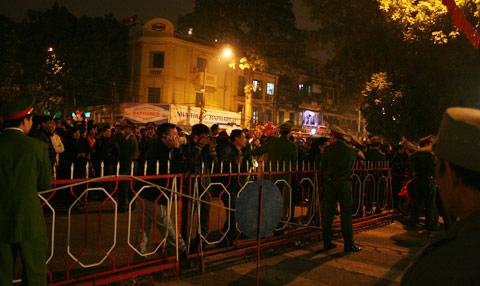 Người Hà Nội thất vọng vì không được dự lễ hội hoa